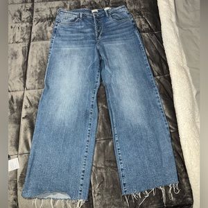 Size 16, wide left, distressed seam